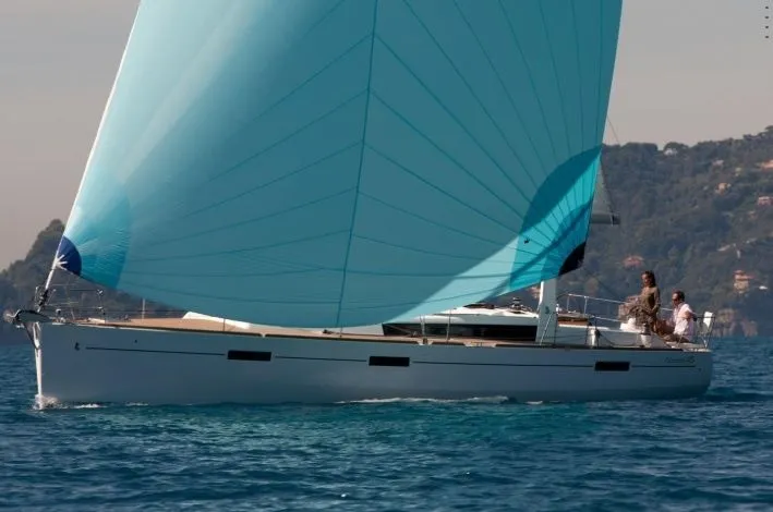 Charter a 13.94m Beneteau Oceanis 45 Sailing Yacht in Pointe-à-Pitre