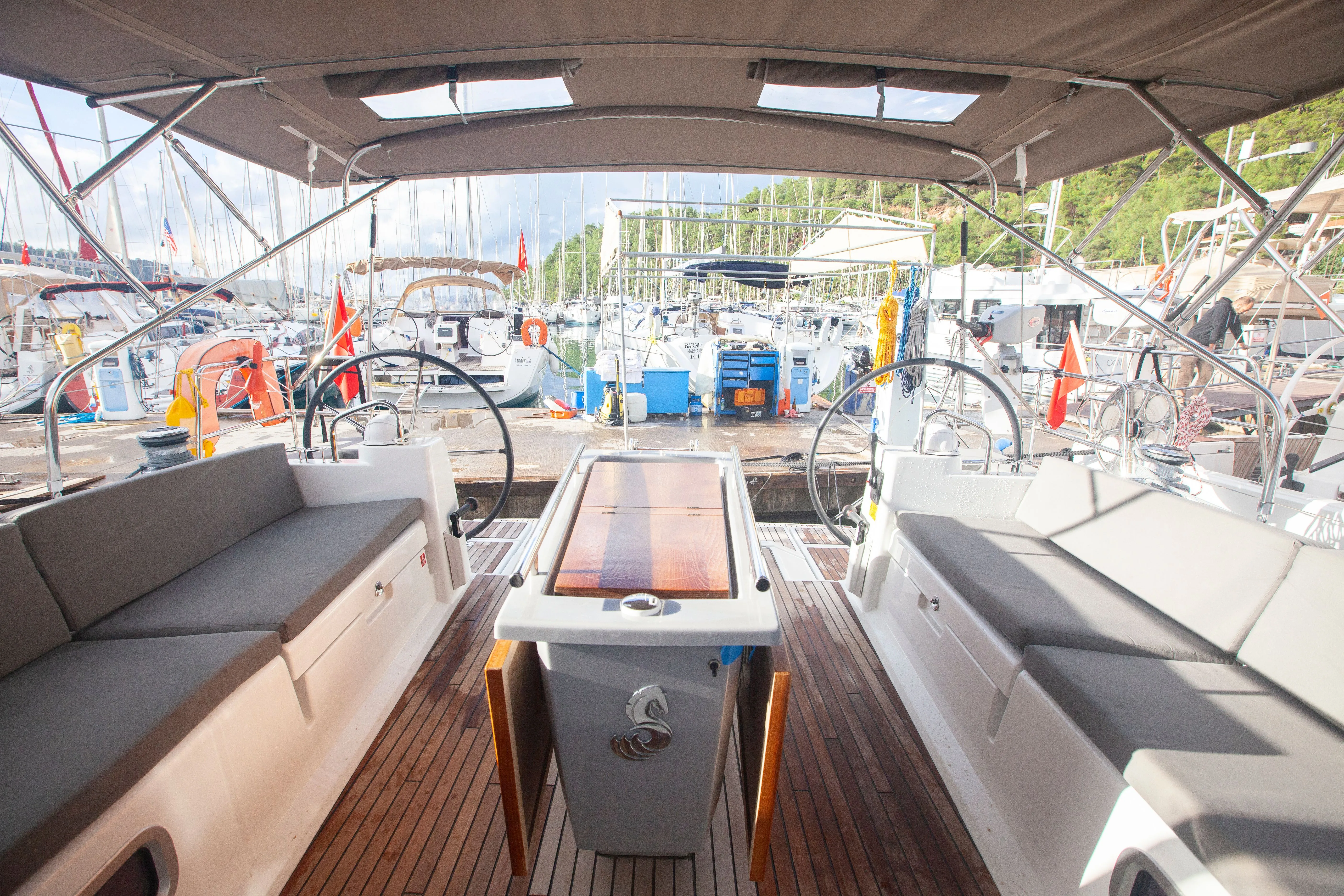 Charter a 13.85m Beneteau Oceanis 45 in Orhaniye