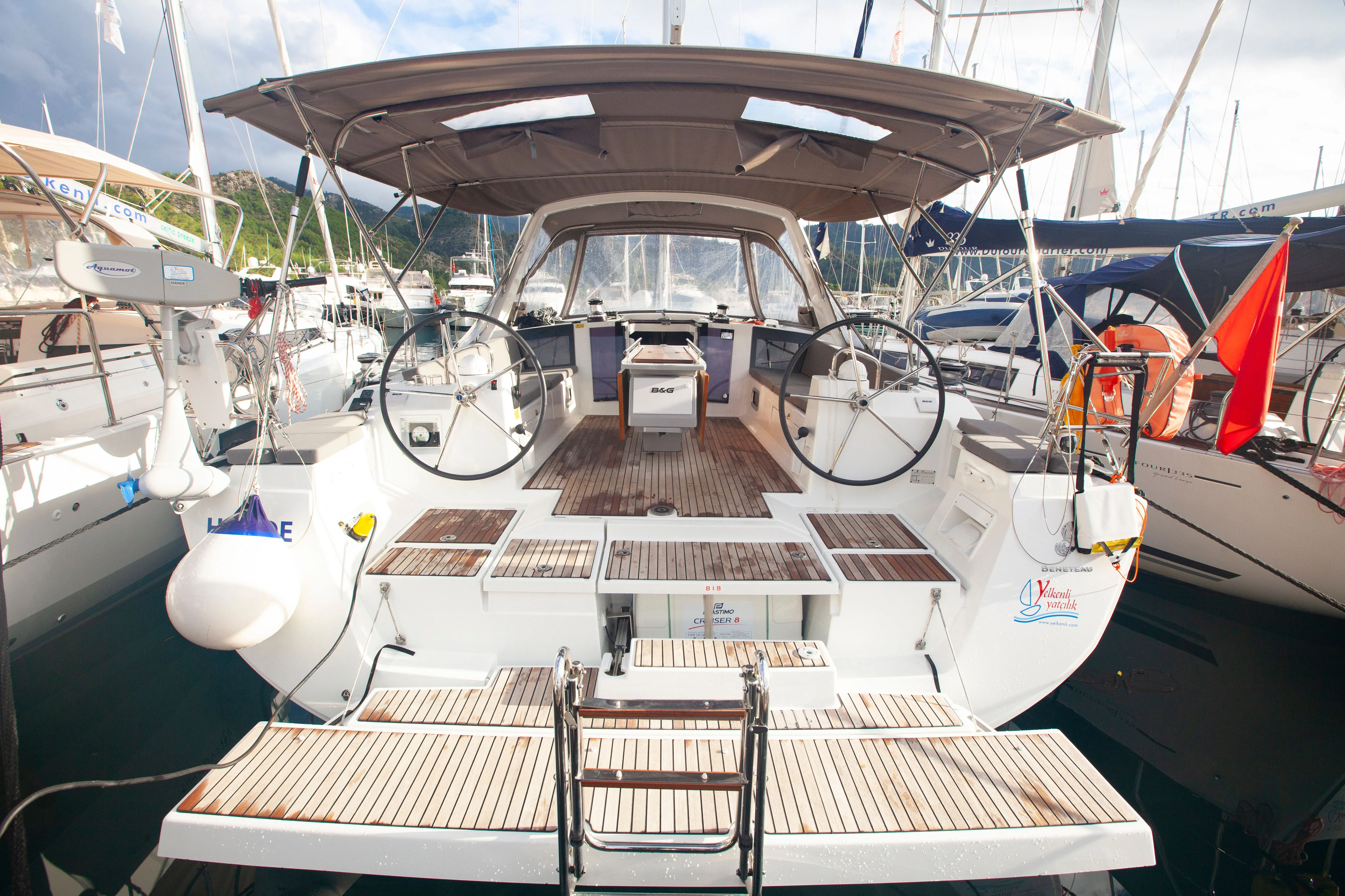 Charter a 13.85m Beneteau Oceanis 45 in Orhaniye
