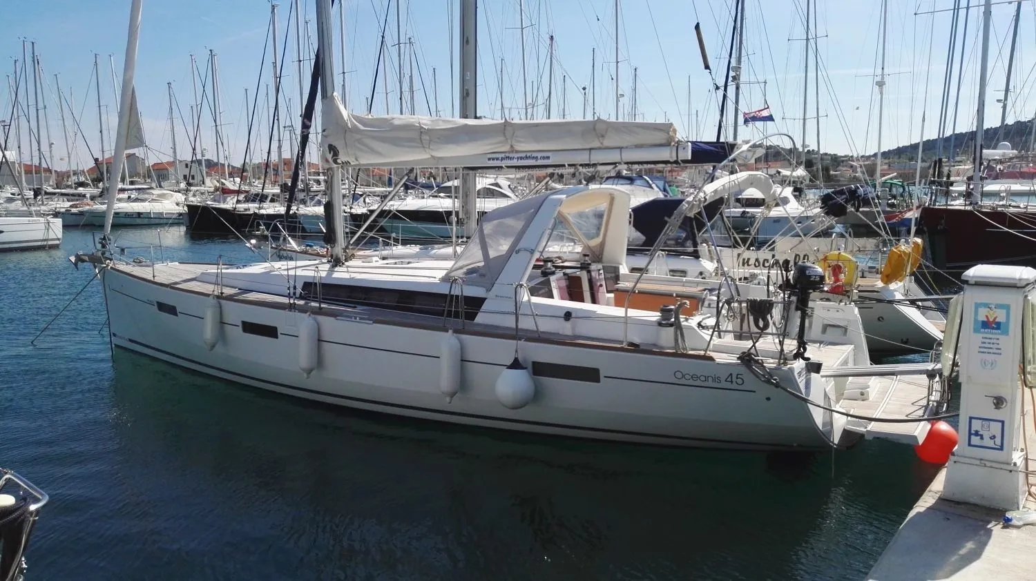 Rent a 13.94m Boat in Jezera