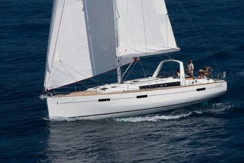 Explore Pa Klok on a 13.94m Rental Sailing Yacht Beneteau Oceanis 45