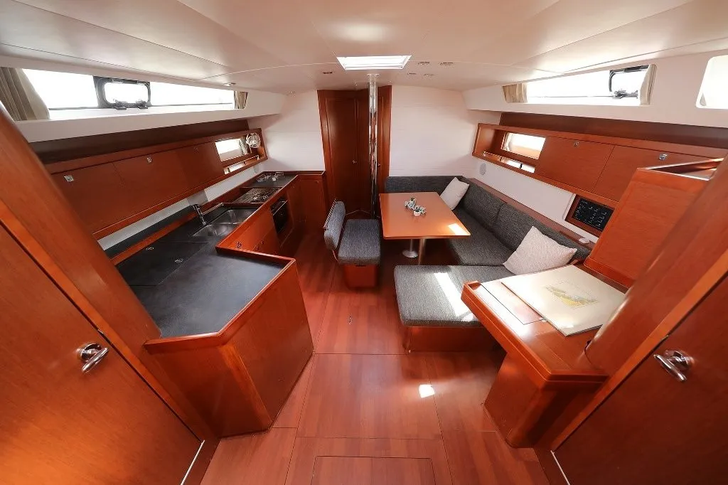 Melanie Charterboot - 5