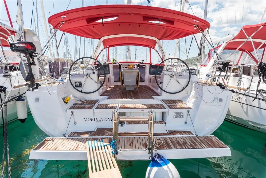 Boot - 13.85m Split Sailing Yacht Hire