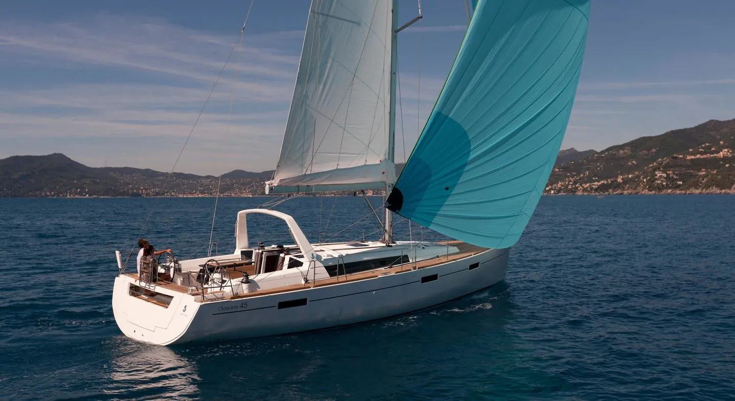 Explore Pa Klok on a 13.94m Rental Boat