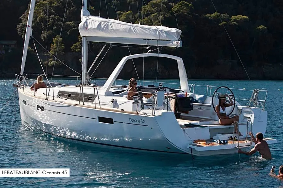 Charter a 13.85m Beneteau Oceanis 45 in Bocca di Magra