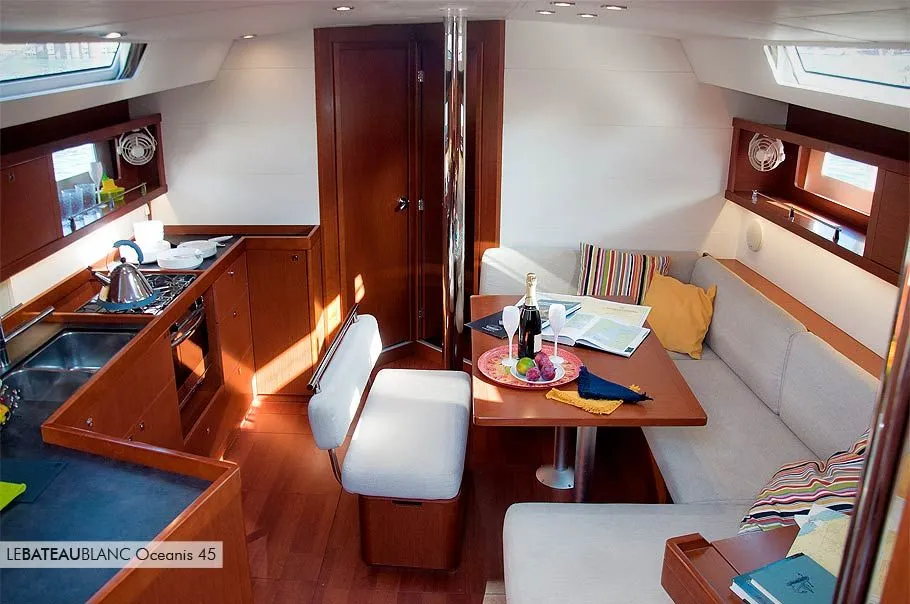 Charter a 13.85m Beneteau Oceanis 45 in Bocca di Magra