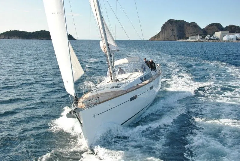 Charter a 13.85m Sailing Yacht Beneteau Oceanis 45 in Largs