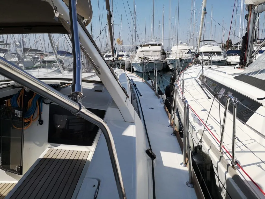 13.84m Rhodes Town Sailing Yacht Beneteau Oceanis 45 Hire
