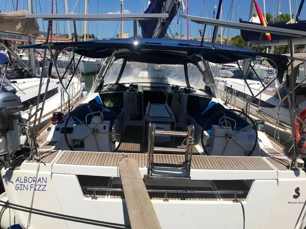 Charter a 13.85m 4 Cabin Sailing Yacht in Santa Cruz de Tenerife