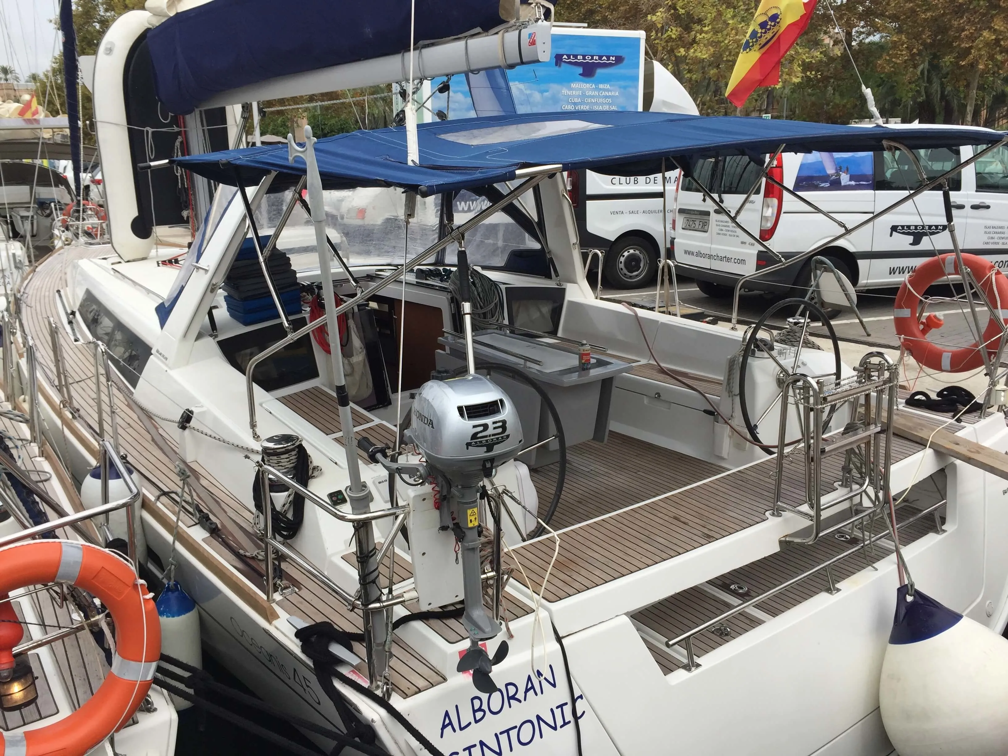 Gin Tonic Charter Boat