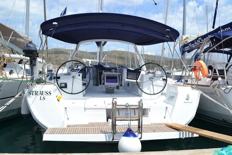 Charter a 13.85m Sailing Yacht Beneteau Oceanis 45 in Saint George's