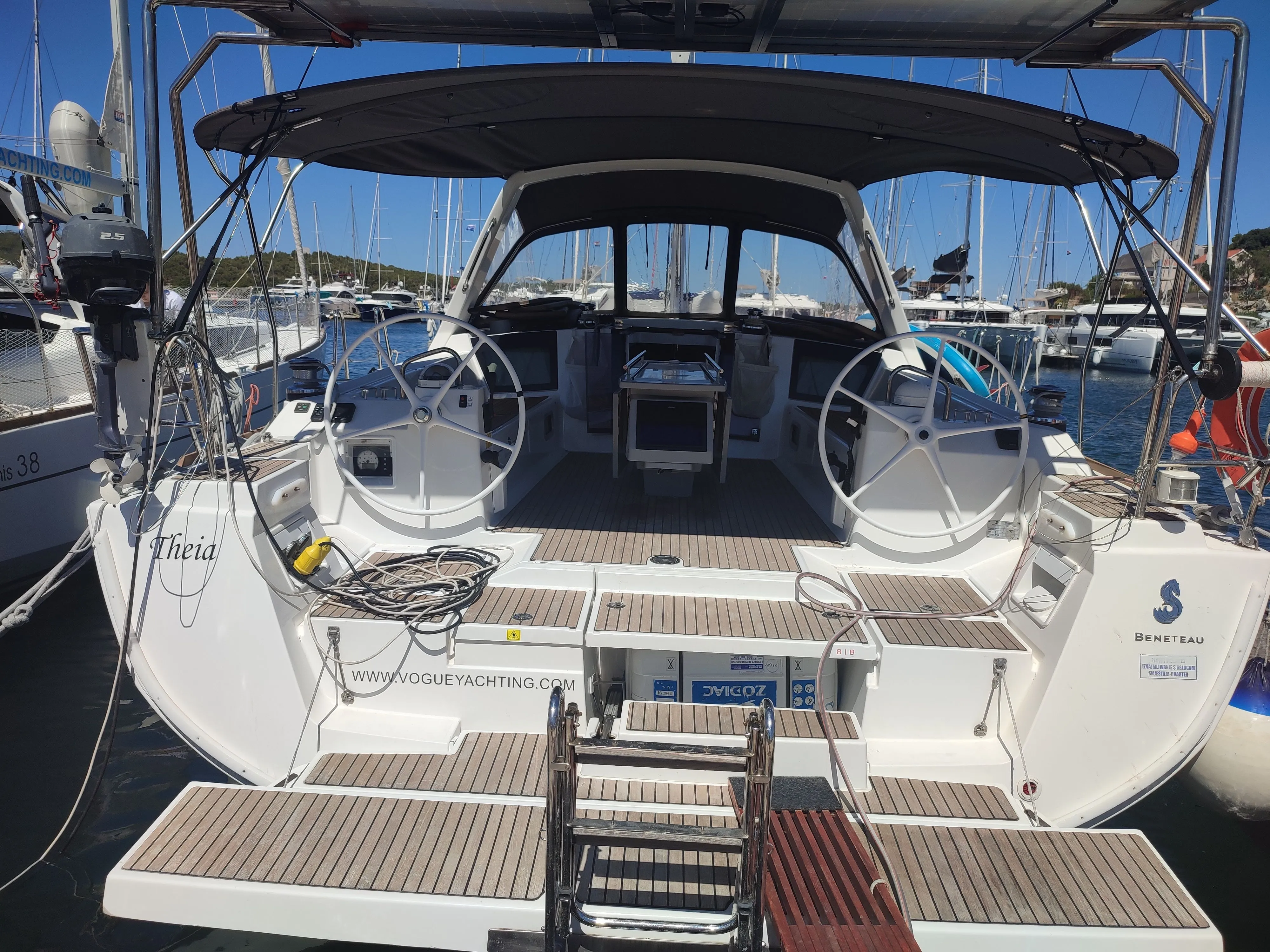 Boot - Rent a 13.7m Beneteau Oceanis 45 Sailing Yacht in Šibenik