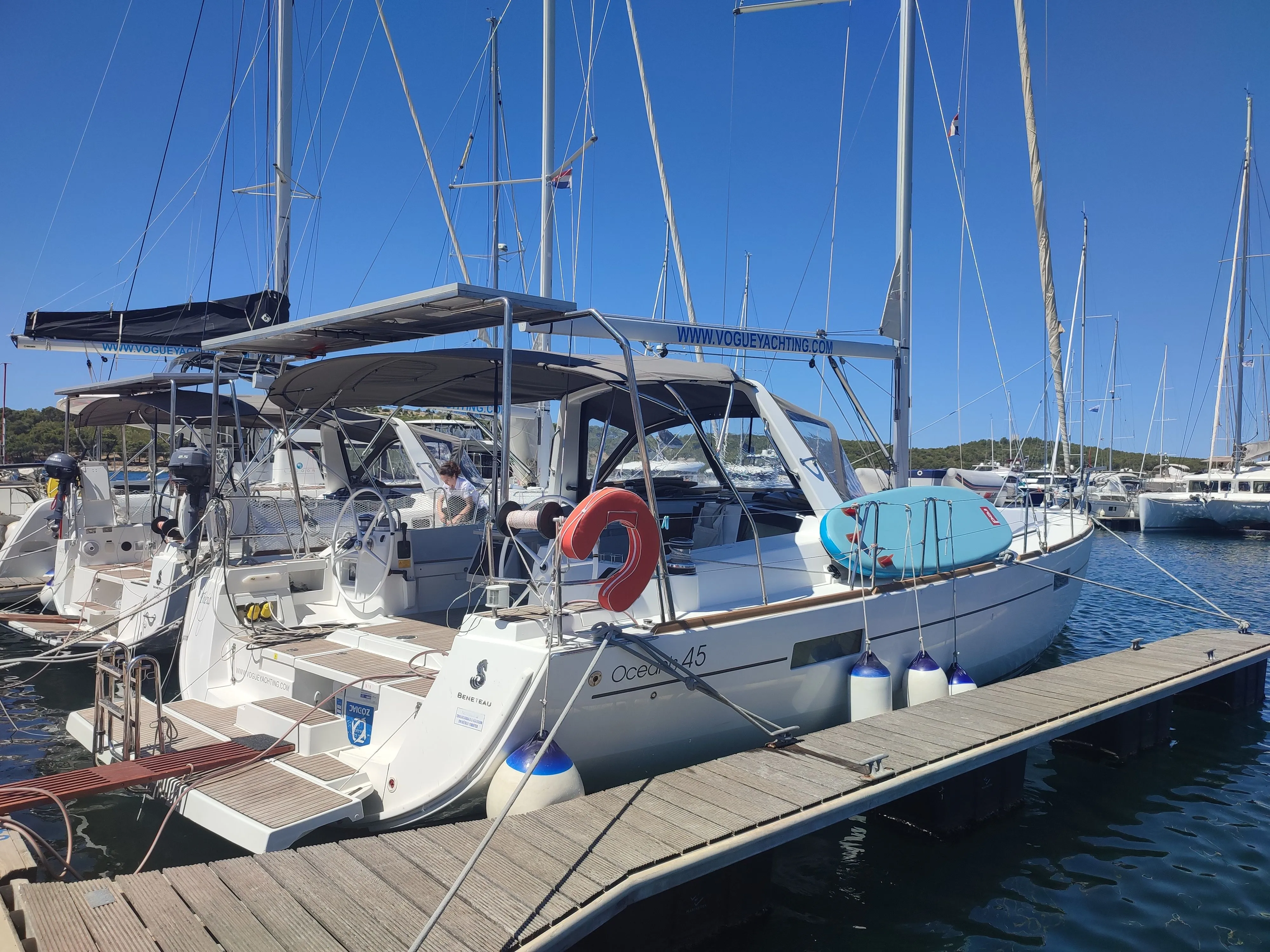 Theia Charterboot - 5