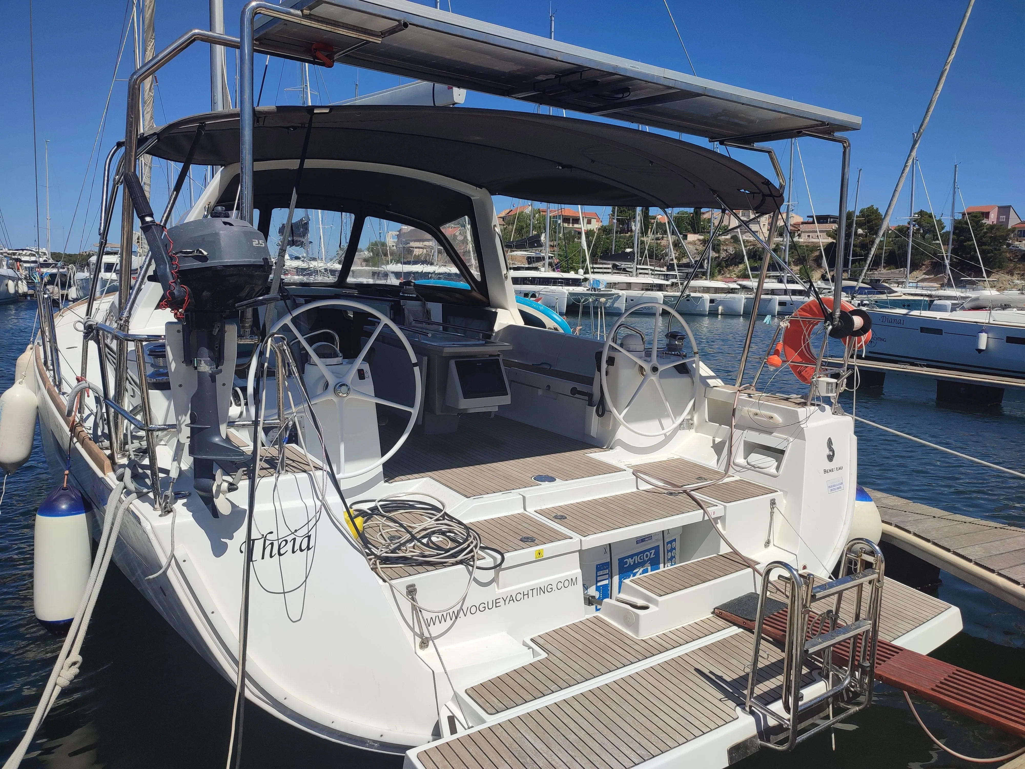 Theia Mietboot - 3