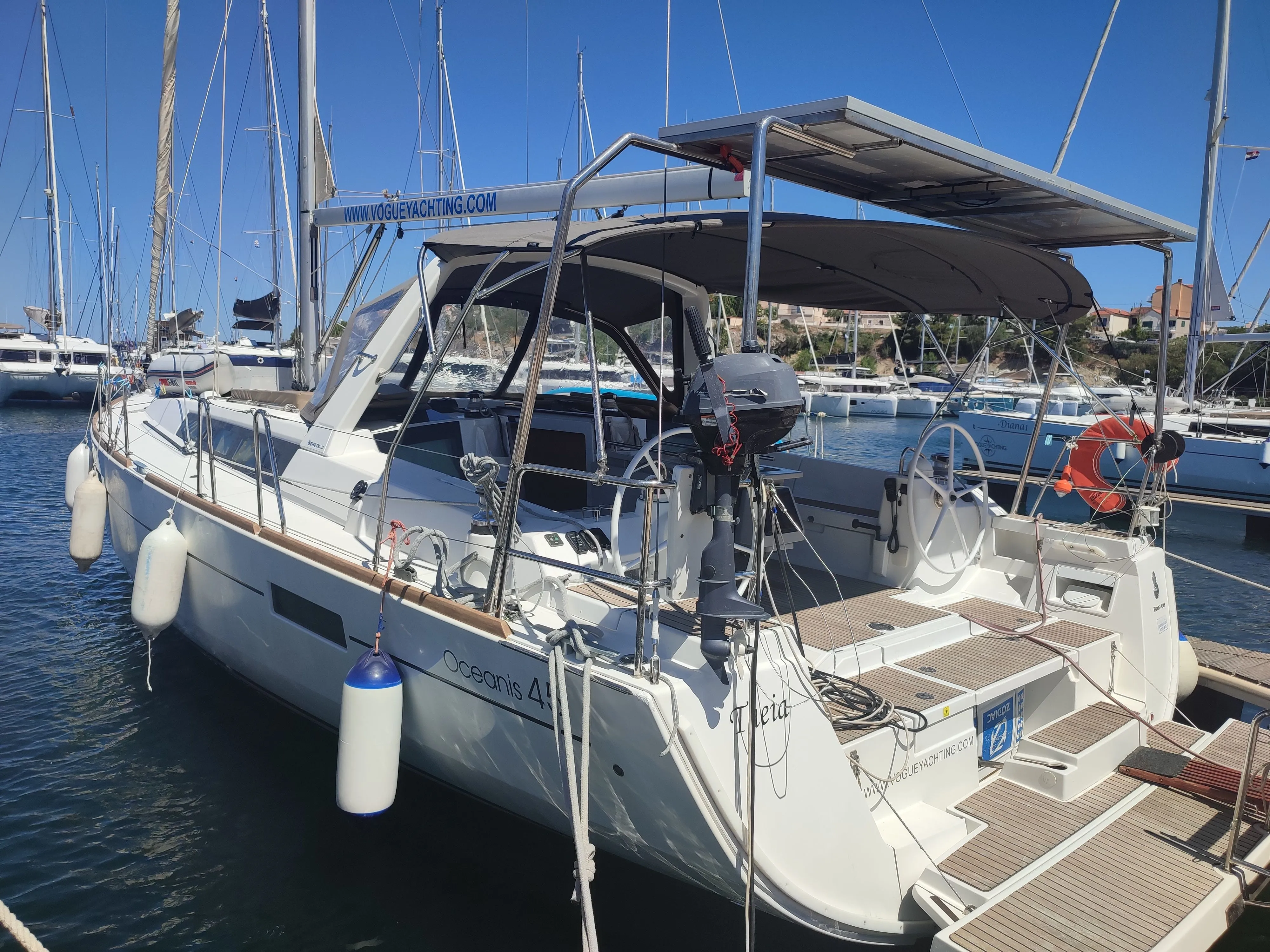 Theia Charterboot - 4