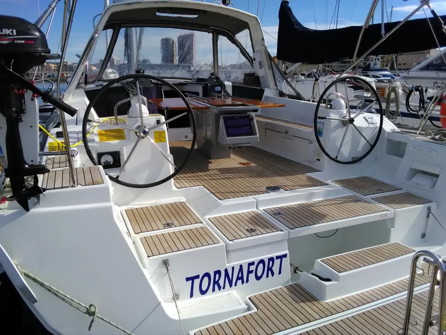 Rent a 13.94m Beneteau Oceanis 45 Sailing Yacht in Palamos
