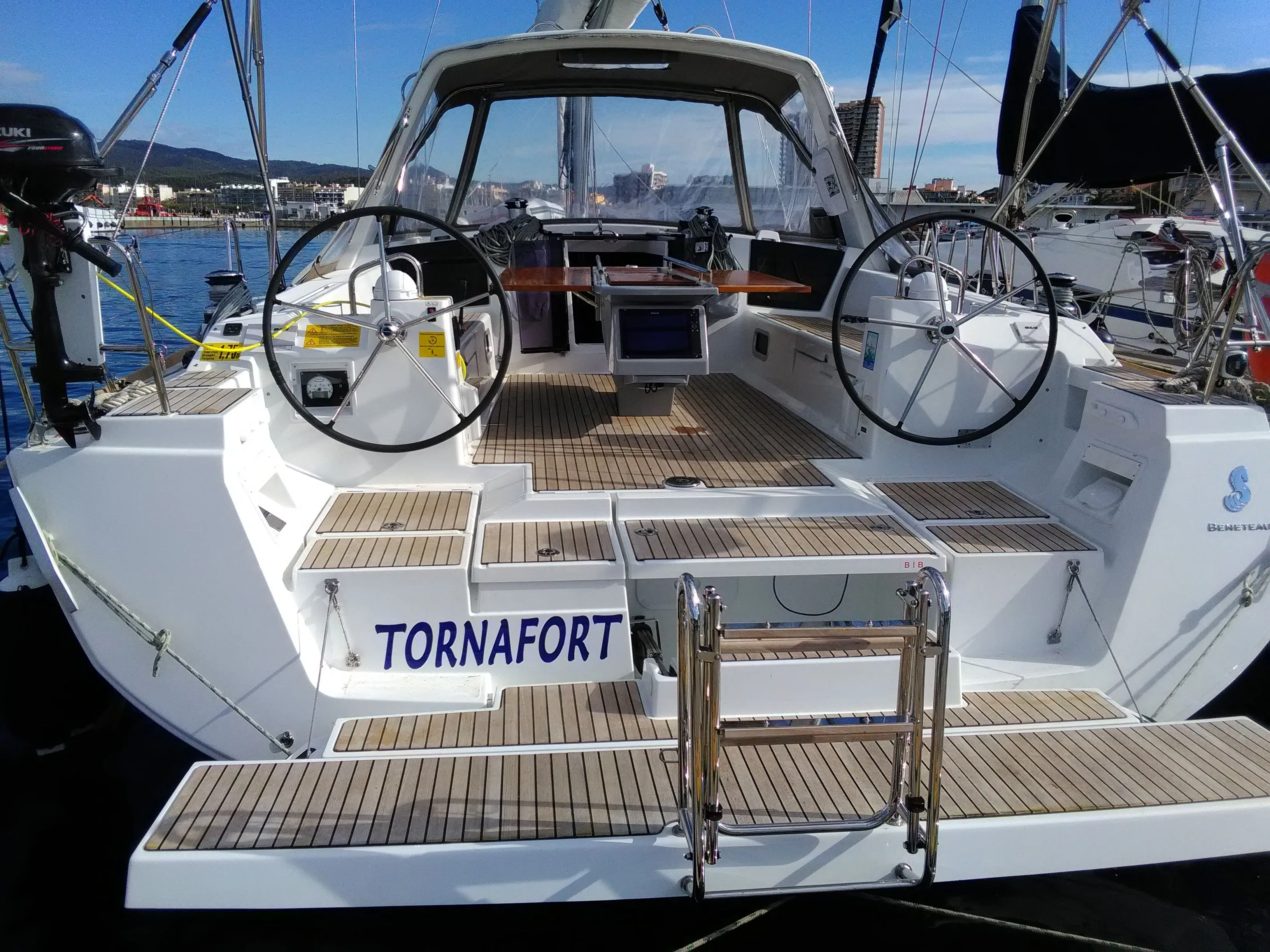 Rent a 13.94m Beneteau Oceanis 45 Sailing Yacht in Palamos