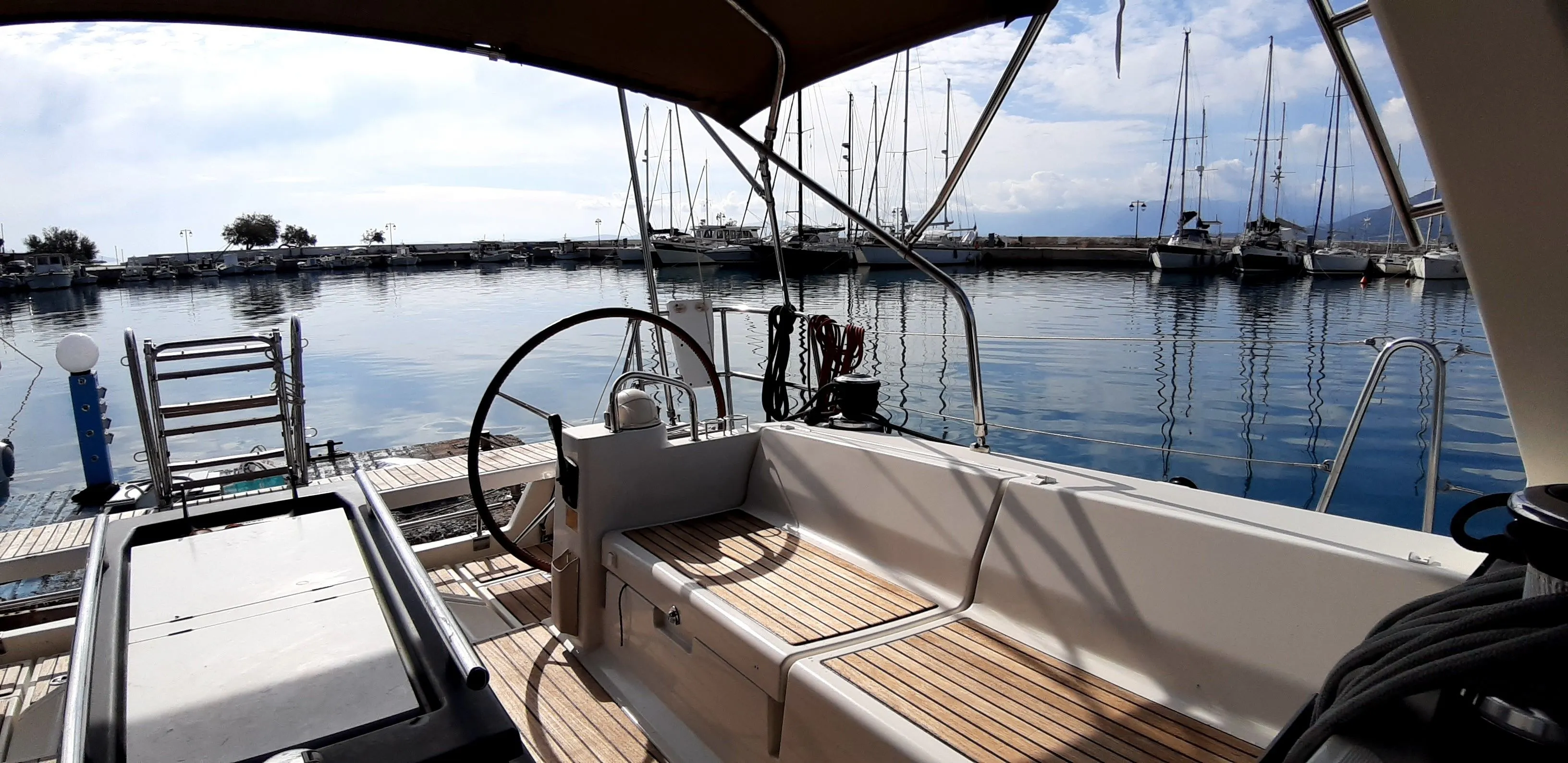 Explore Paleros on a 13.99m 4 Cabin Sailing Yacht Rental