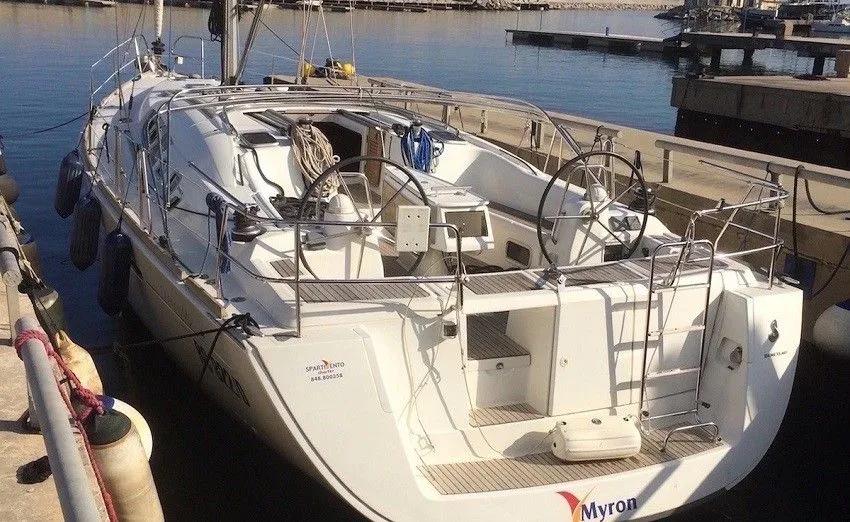 Myron Charterboot - 3
