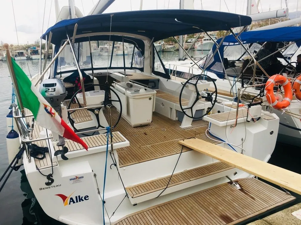 Rent a 14.6m Boat in Furnari