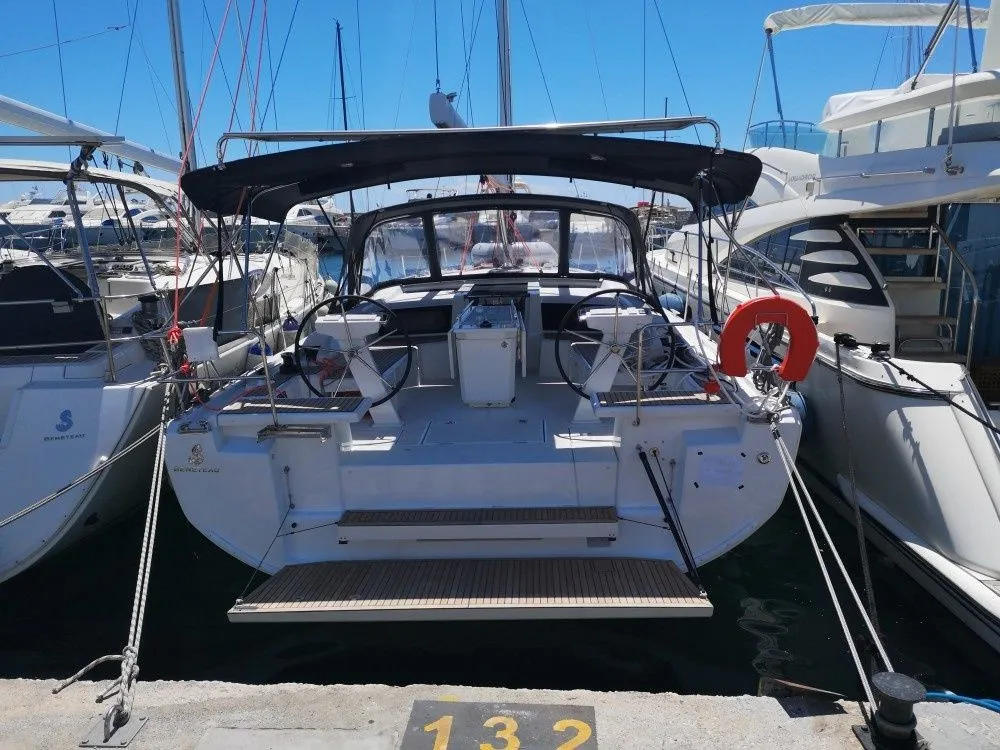 Amalthia Charter Boat - 3