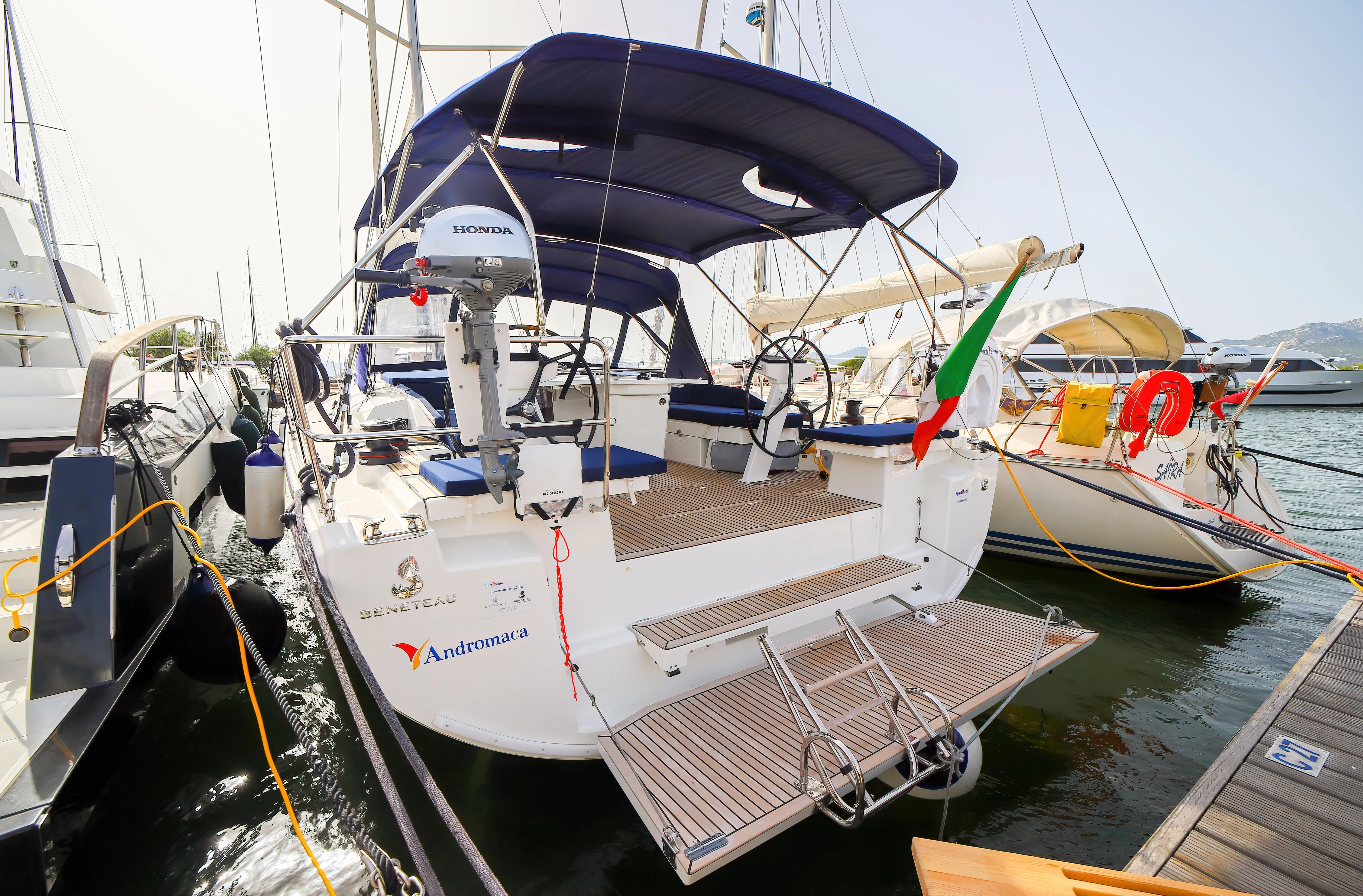 Исследуйте Ольбия на арендованном парусная яхта Beneteau Oceanis 46.1 длиной 14.6м