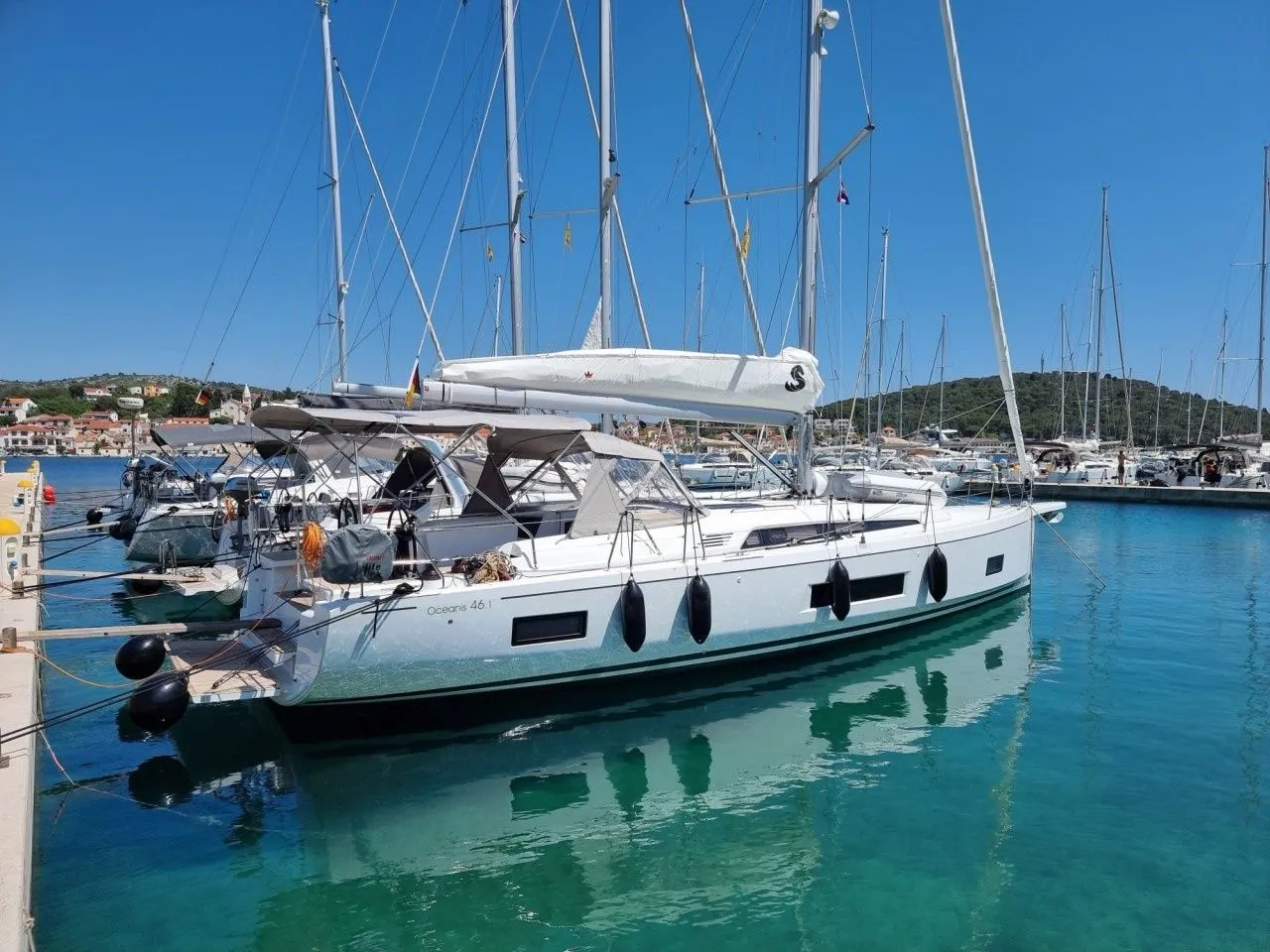 Boot - Charter a 14.6m Sailing Yacht Beneteau Oceanis 46.1 in Rogoznica