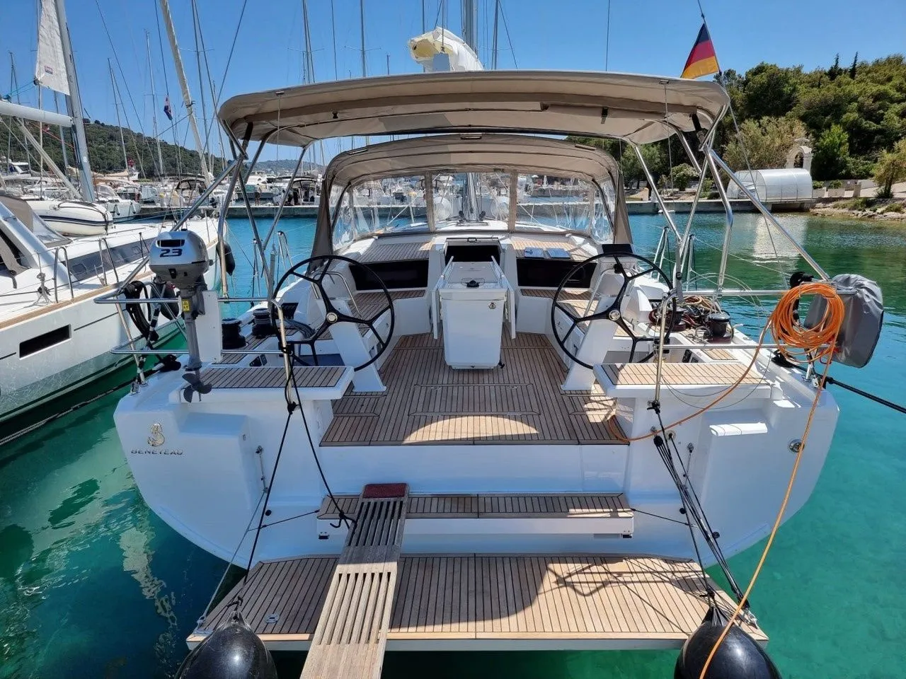 Noah Mietboot - 4