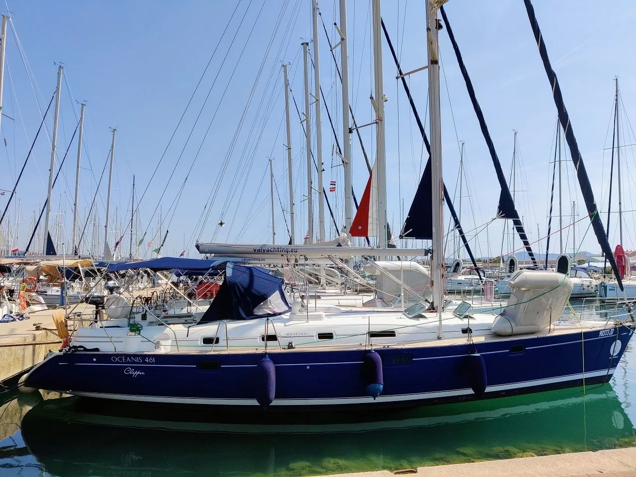 Charter a 14m Sailing Yacht Beneteau Oceanis 461 in Sukosan
