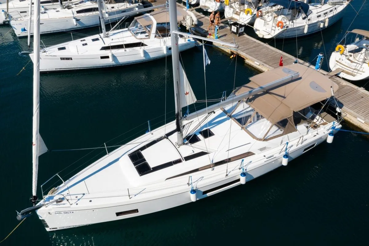 Sail Delta Charter Boat