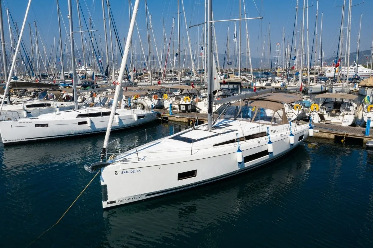 Sail Delta Charter Boat