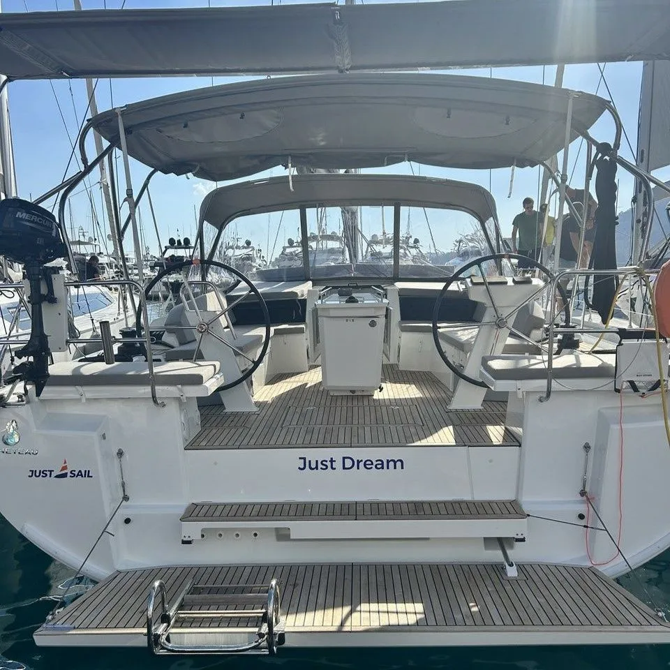 Charter a 14.6m Sailing Yacht Beneteau Oceanis 46.1 in Turgutreis
