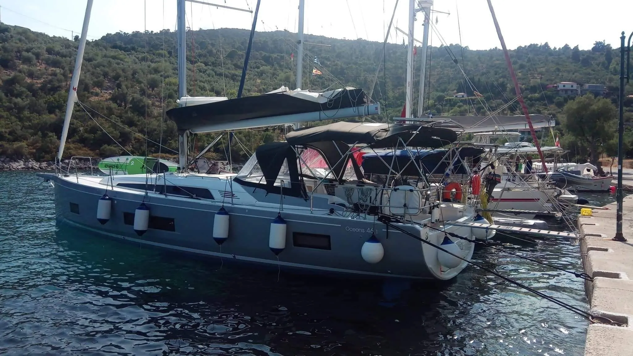 Charter a 14.5m Sailing Yacht Beneteau Oceanis 46.1 in Volos