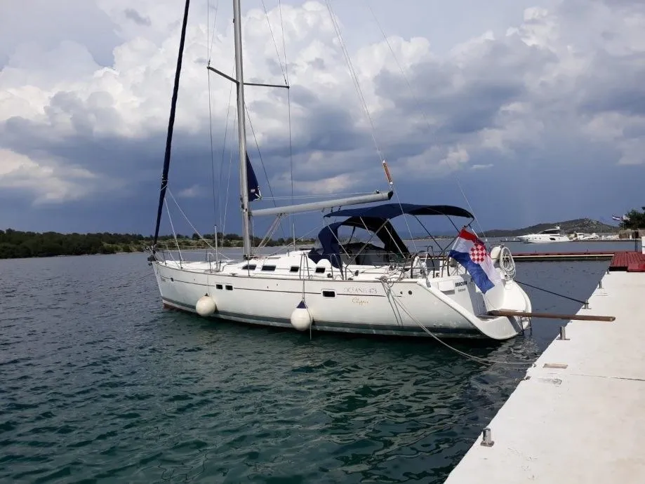 Rent a 14.3m Beneteau Oceanis 473 Sailing Yacht in Murter
