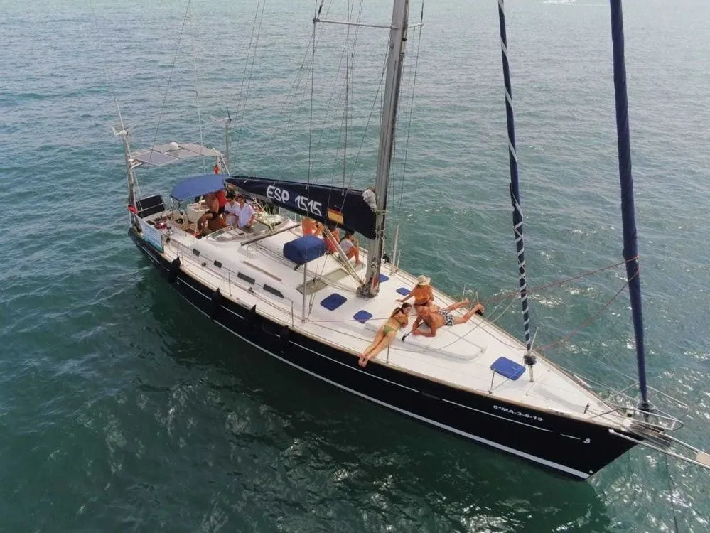 Rent a 14.32m Beneteau Oceanis 473 in Aguadulce