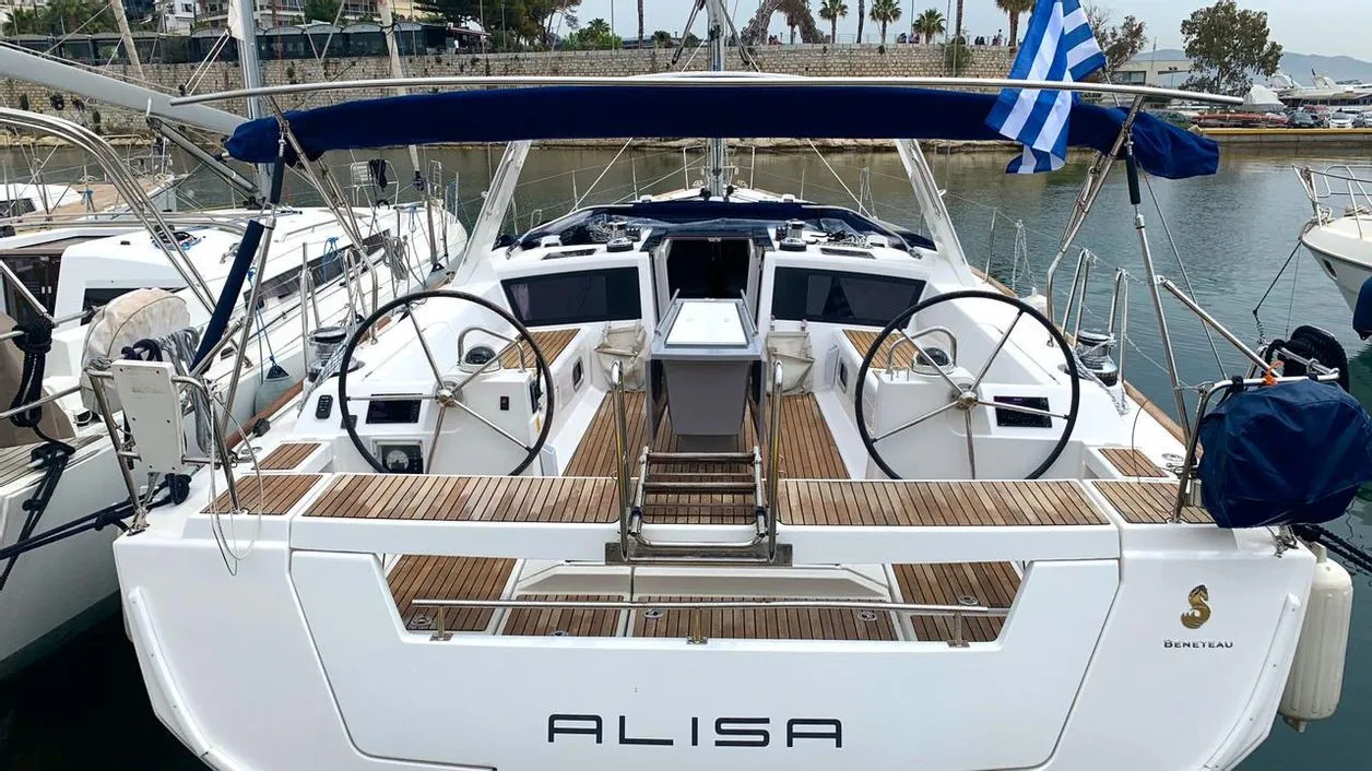 Alisa Charter Boat