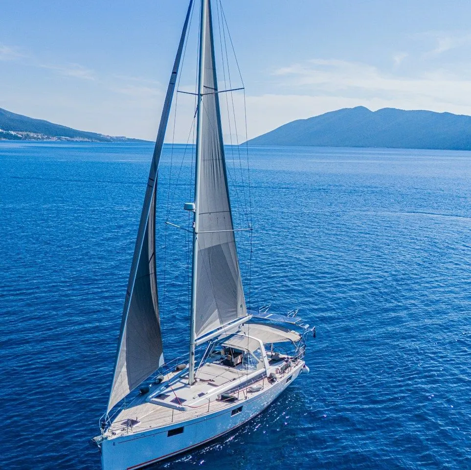 Dream Atlas Charter Boat