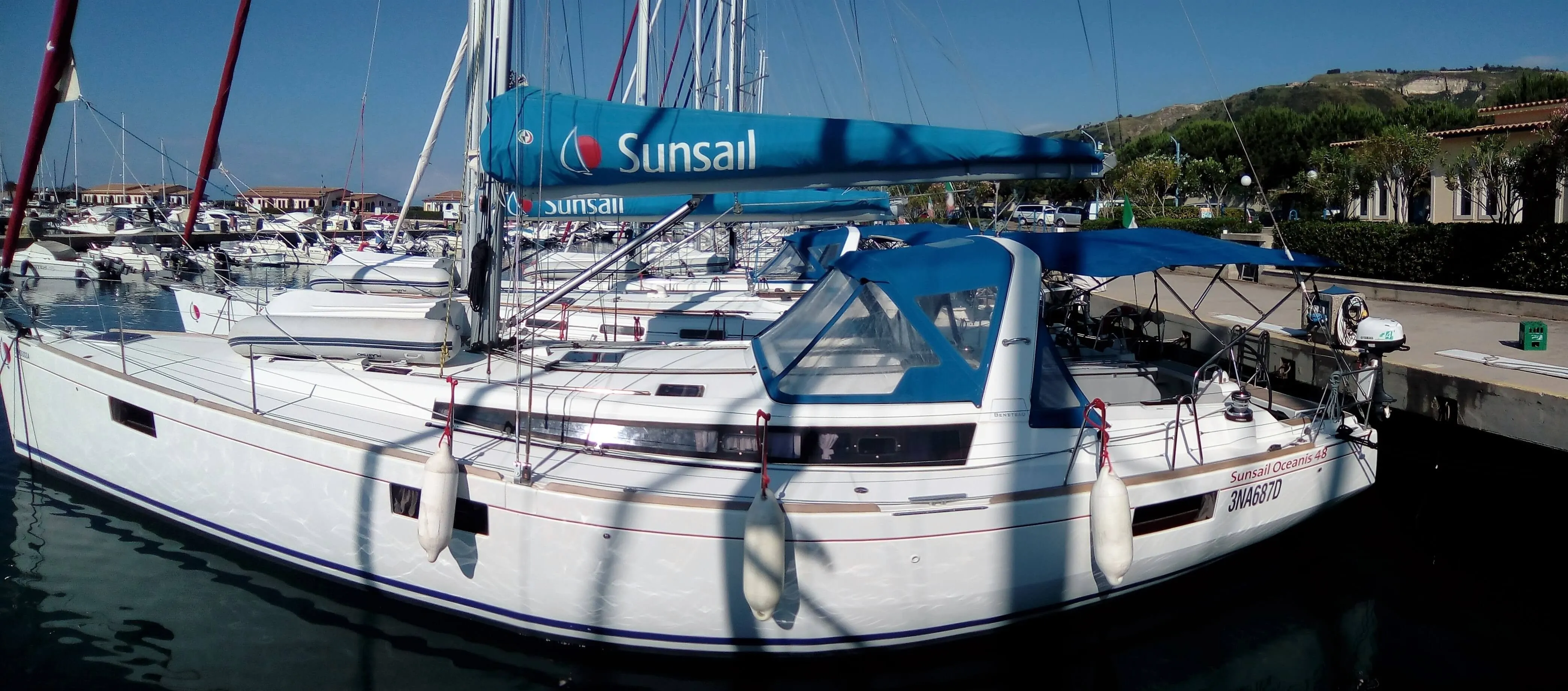 Explore Procida on a 14.6m Rental Sailing Yacht Beneteau Oceanis 48