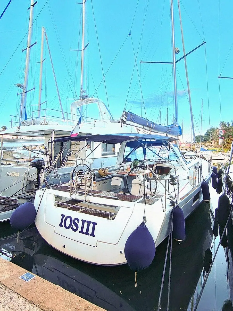 Ios 3 Charter Boat