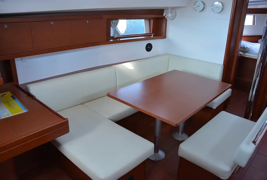 Lucy Charter Boat - 5