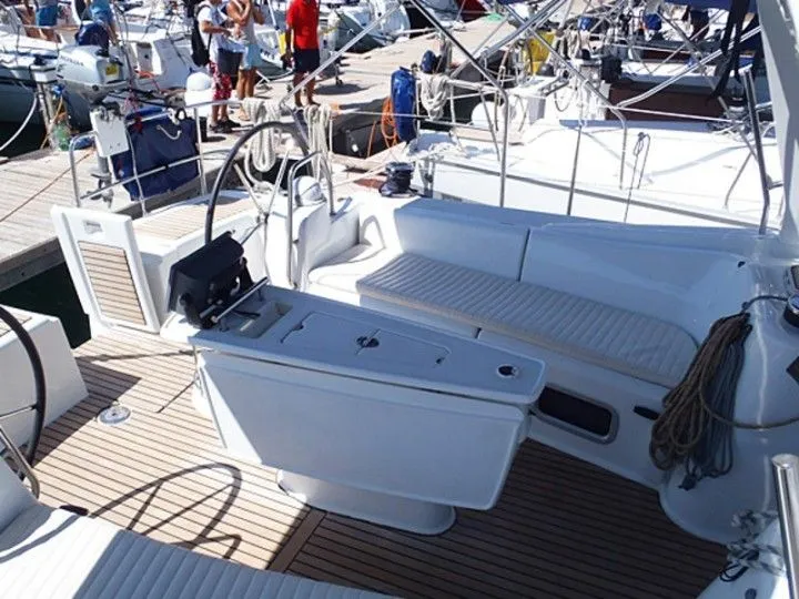 Elise Charterboot - 5