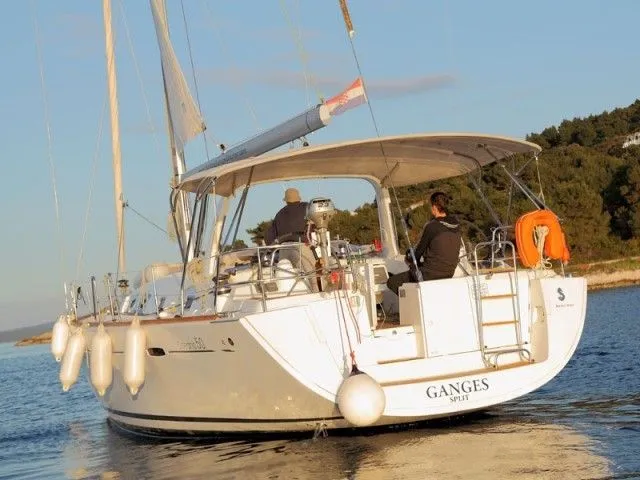 Charter a 15.42m Boat in Rogač