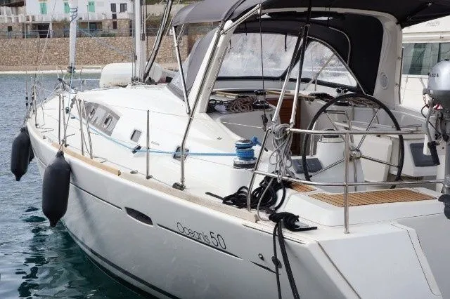 Charter a 15.42m Boat in Rogač