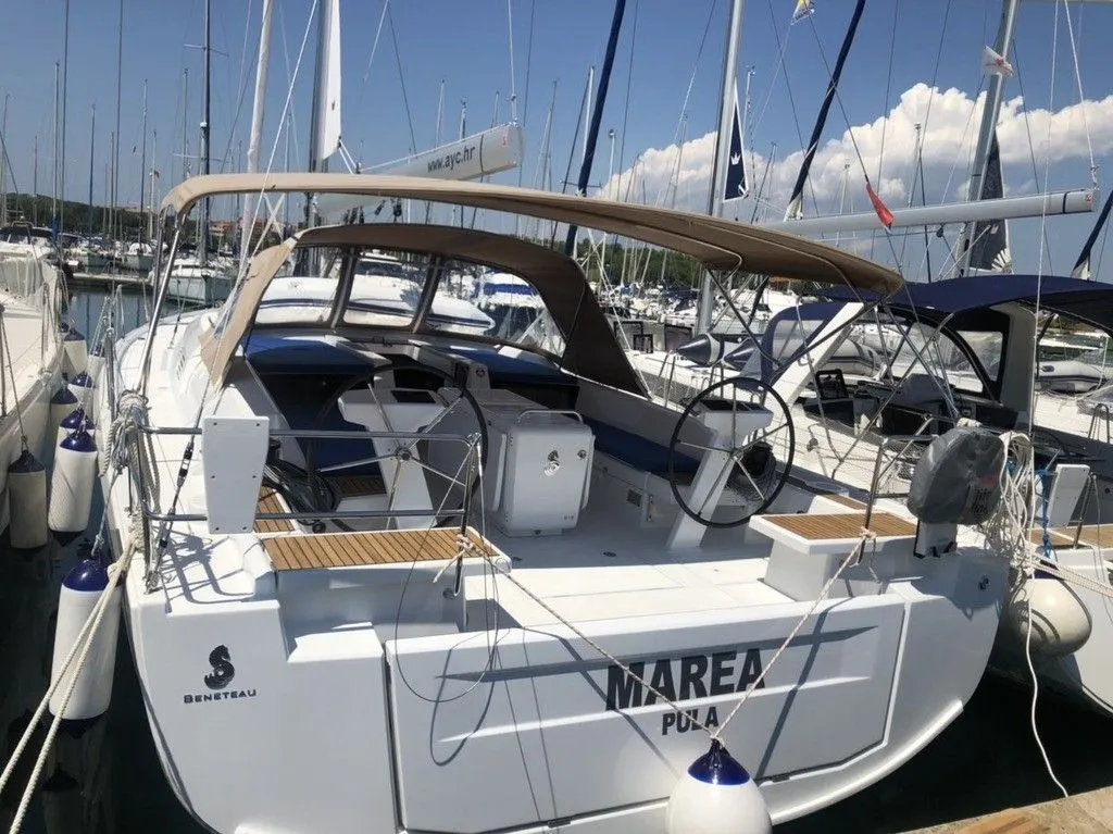 Marea Charter Boat