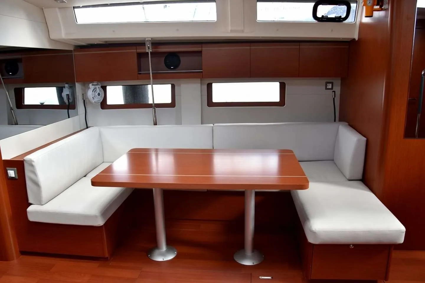 Antonios Charterboot - 4