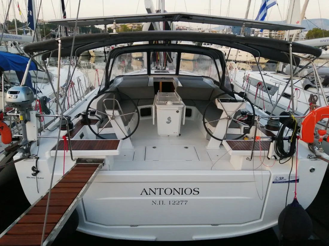 Antonios Charterboot - 1