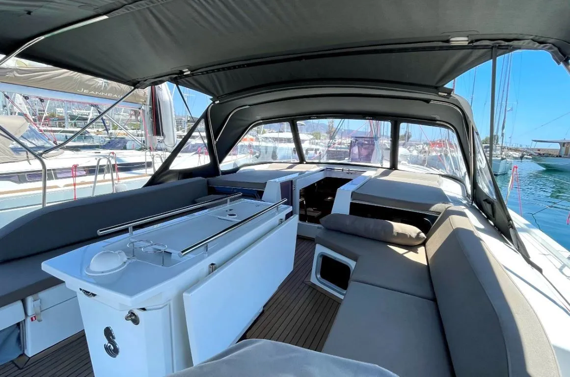Charter a 15.84m Sailing Yacht in Athens