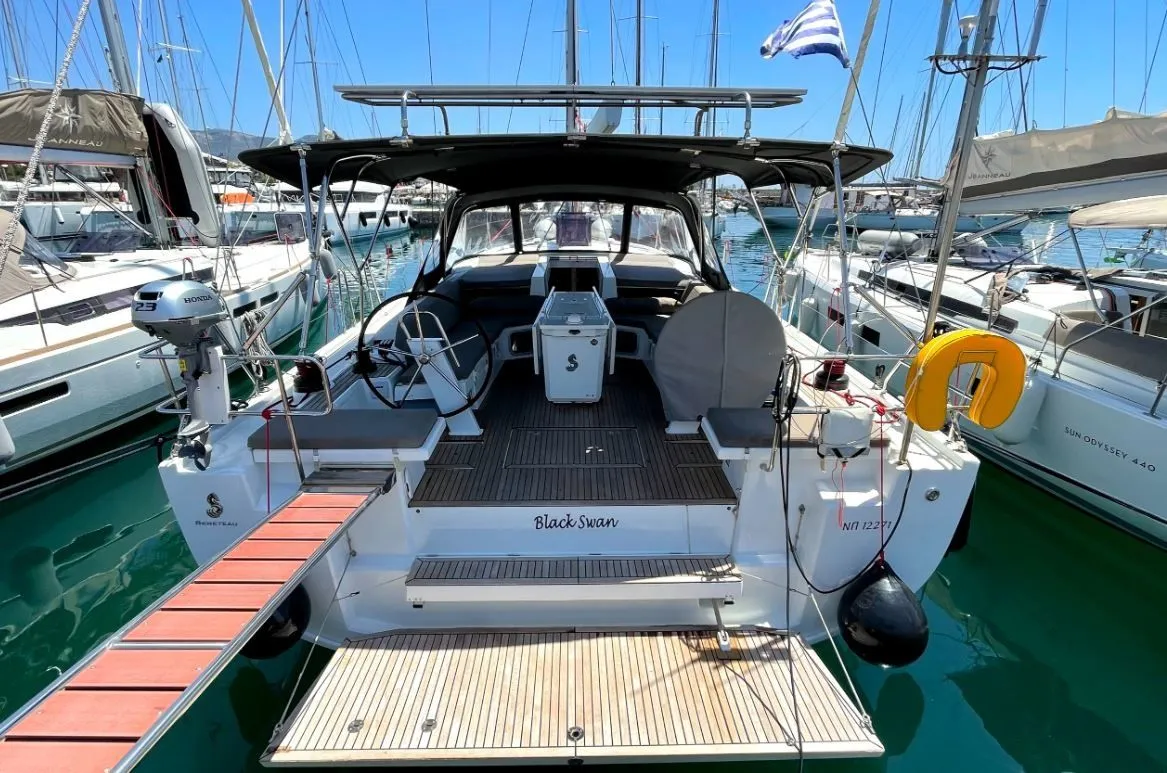 Charter a 15.84m Sailing Yacht in Athens