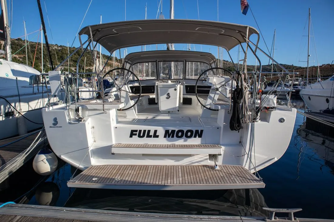 Boot - Charter a 15.94m Beneteau Oceanis 51.1 in Primošten