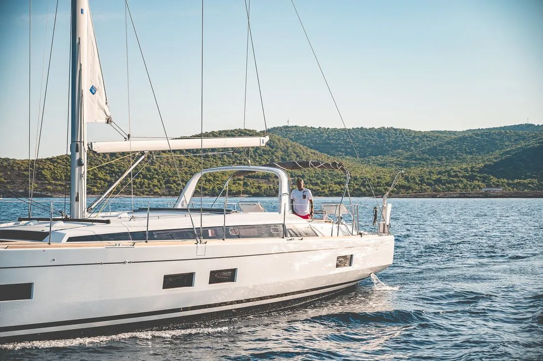 Axis Mundi Charter Boat - 5